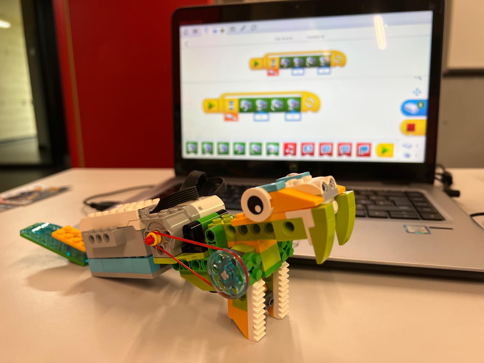 A WeDo Dinosaur and Its Code